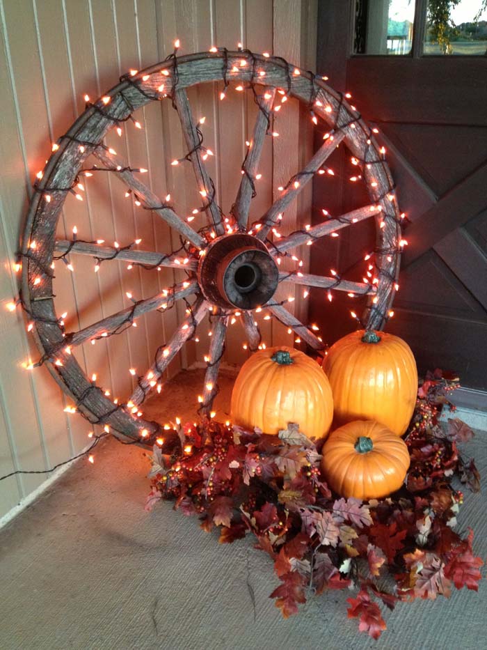 33. Rustic Wagon Fall Porch Display #rusticfall #decorhomeideas