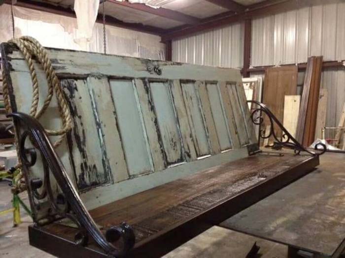 Six Panel Closet Door Becomes Relaxing Garden Bench #repurpose #olddoors #decorhomeideas