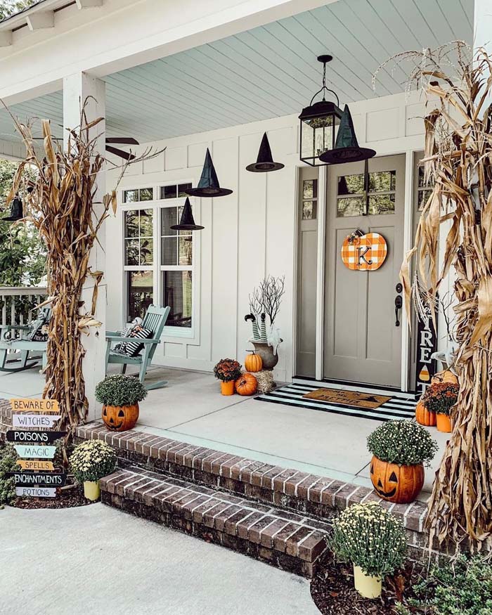 Spooky Farmhouse Halloween Porch #farmhouse #halloween #decorhomeideas