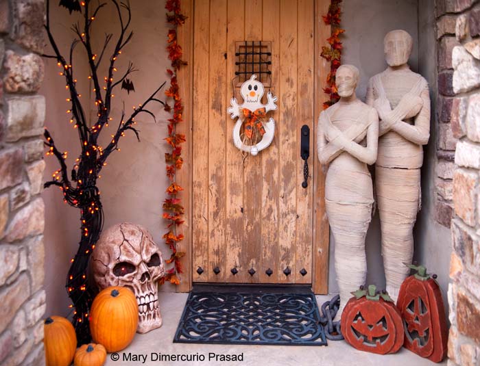 53. A Spooky Welcome #frontporch #halloween #decorhomeideas