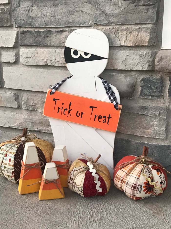 58. The Mummy Returns Bearing Halloween Gifts #frontporch #halloween #decorhomeideas