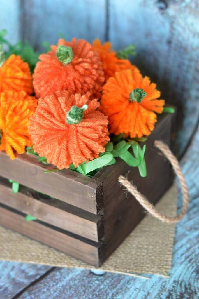 40. Yarn Pom Pom Pumpkin Garland #rusticfall #decorhomeideas