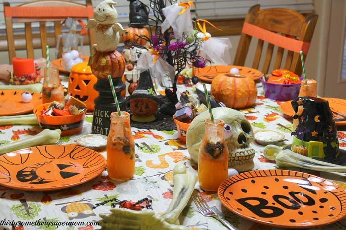 3. All In for Dinner #halloween #party #decor #decorhomeideas