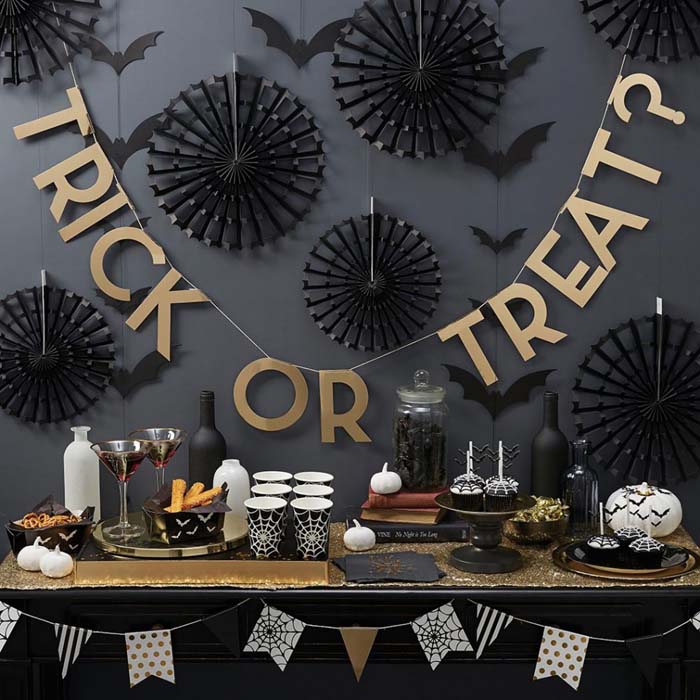 4. An Eerie Good Spread #halloween #party #decor #decorhomeideas