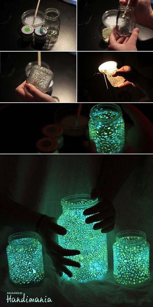2. Awesome Glow-In-The-Dark Mason Jars #halloween #masonjar #crafts #decorhomeideas