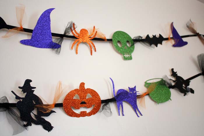 6. Banners, Banners, Everywhere #halloween #party #decor #decorhomeideas