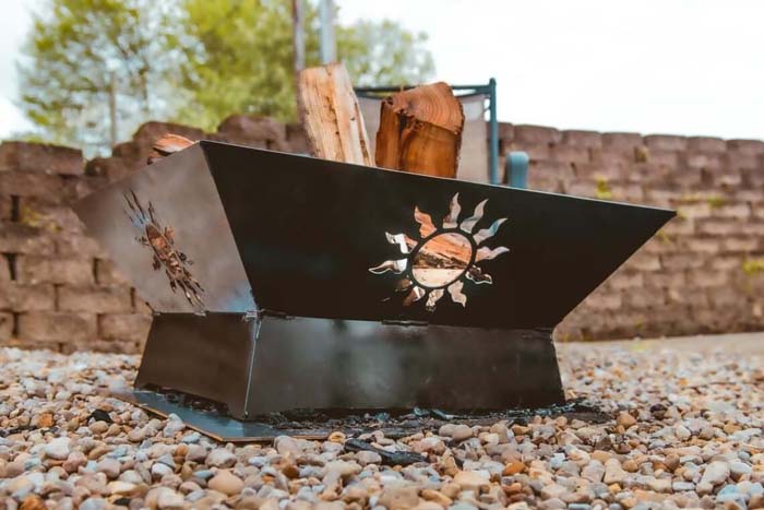 4. Beautiful Custom Metal Fire Pit #metalfirepit #decorhomeideas