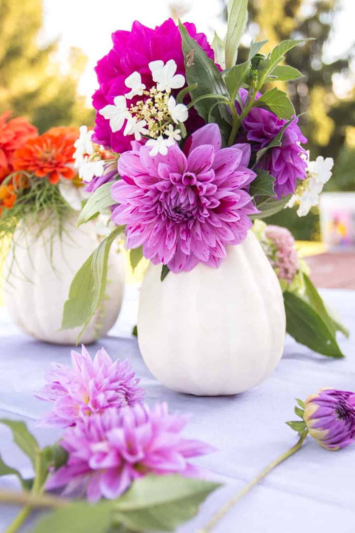 5. Beautiful Pumpkin Vase Floral Centerpiece #fallflowers #arrangements #decorhomeideas