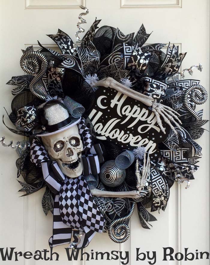 4. Black and White Skeleton Wreath #halloween #decor #decorhomeideas