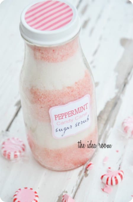 6. Candy Cane Sugar Scrub #Christmas #gifts #decorhomeideas