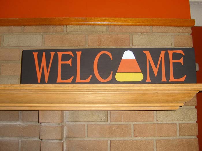 8. Candy Corn Welcome Sign #halloween #decor #decorhomeideas