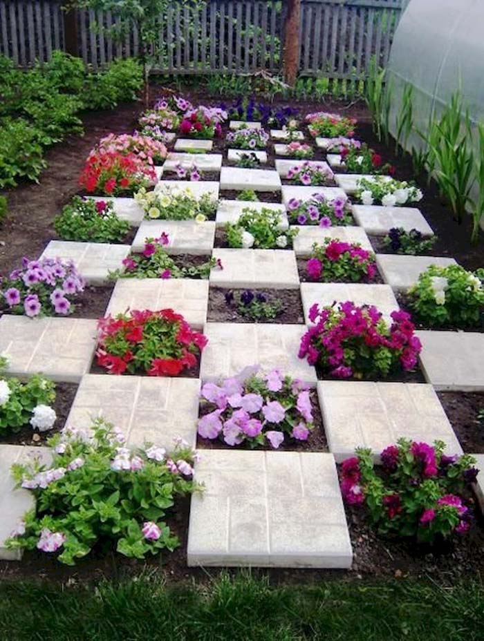 29. Checkered Flower and Paver Garden #landscapingideas #decorhomeideas