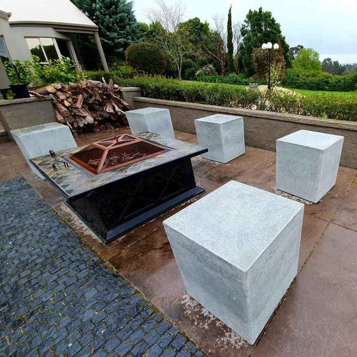 3. Contemporary Concrete-Block Fire Pit Seats #firepit #seating #decorhomeideas