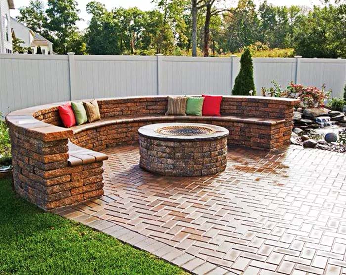 4. Coordinated Brick Bench and Fire Pit #firepit #seating #decorhomeideas