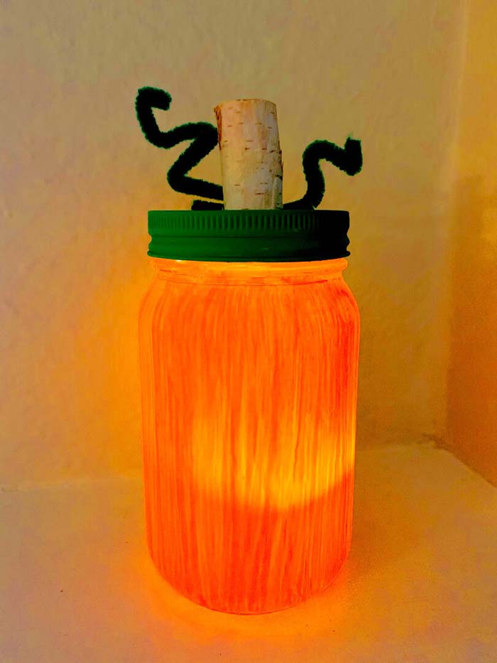 6. Crafty Halloween Light Up Pumpkin Mason Jar #halloween #masonjar #crafts #decorhomeideas