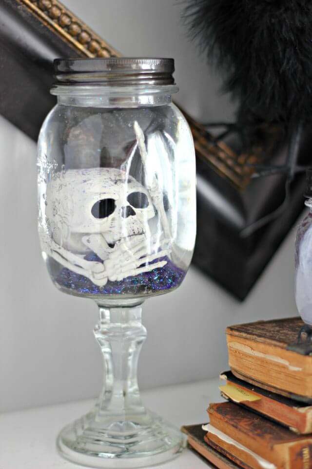 8. Creepy Skeleton-In-A-Jar Halloween Craft #halloween #masonjar #crafts #decorhomeideas