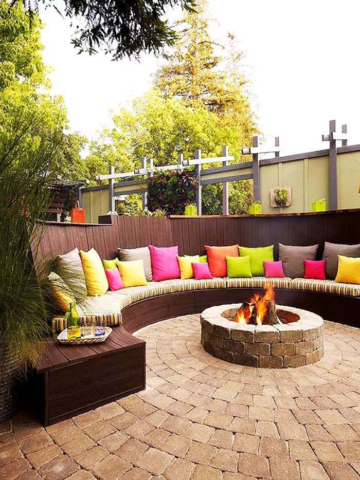 8. Curved Bench with Colorful Cushions #firepit #seating #decorhomeideas