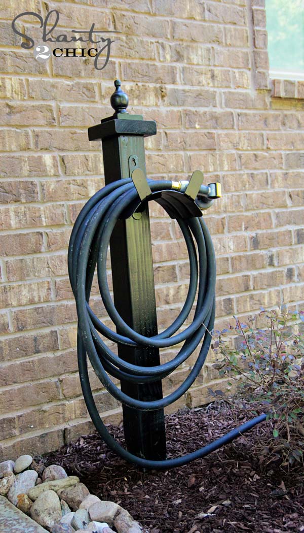 DIY $15 Hose Holder #cheap #landscaping #decorhomeideas