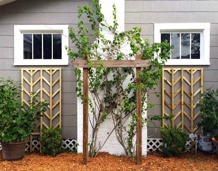 31. DIY Chevron Lattice Trellis #landscapingideas #decorhomeideas