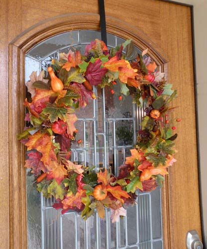 18. Dollar Store Fall Wreath #dollarstore #falldecor #diy #decorhomeideas