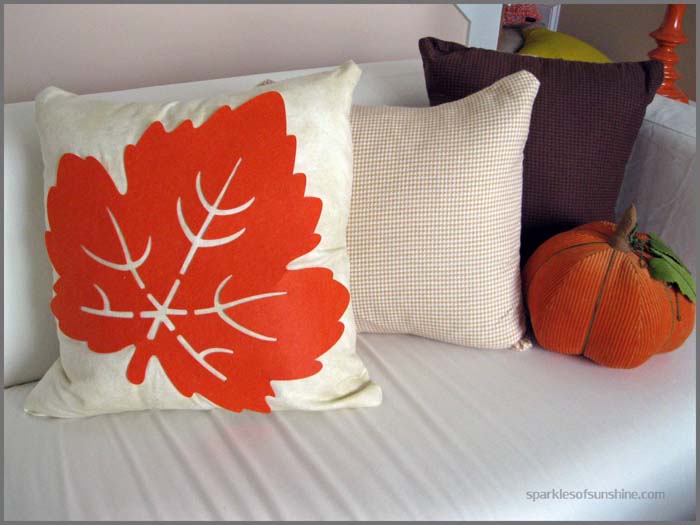 20. Dollar Store Leaf Pillow Cover #dollarstore #falldecor #diy #decorhomeideas