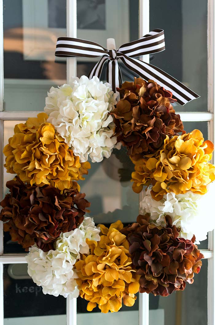 31. Fall Hydrangea Wreath #dollarstore #falldecor #diy #decorhomeideas