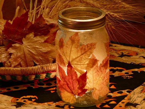 16. Fall Leaf Candle #fall #leaf #crafts #decorhomeideas