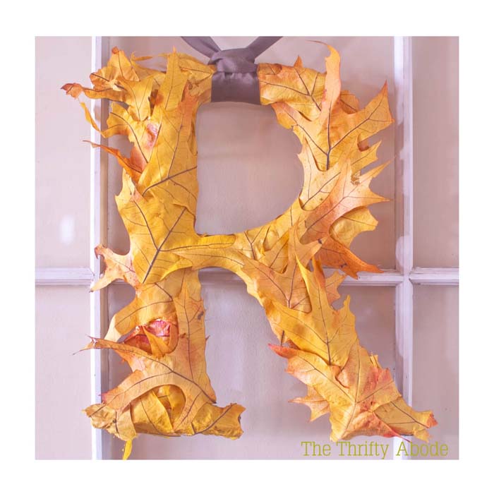 18. First Letter Outdoor Fall Decoration #fall #leaf #crafts #decorhomeideas