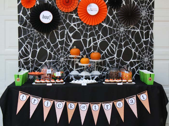 17. Fun and Frightening in One Clever Table #halloween #party #decor #decorhomeideas