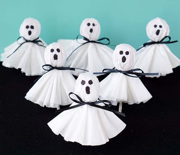 13. Ghost Lollipops #halloween #crafts #kids #decorhomeideas