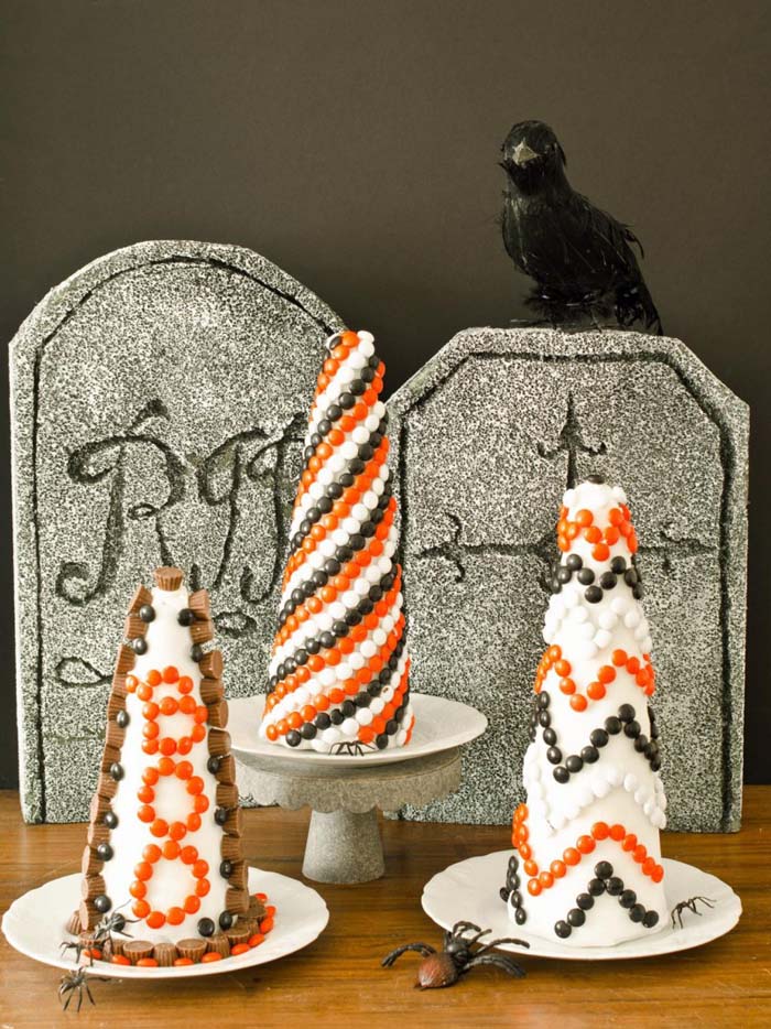 21. Halloween Candy Trees #halloween #party #decor #decorhomeideas