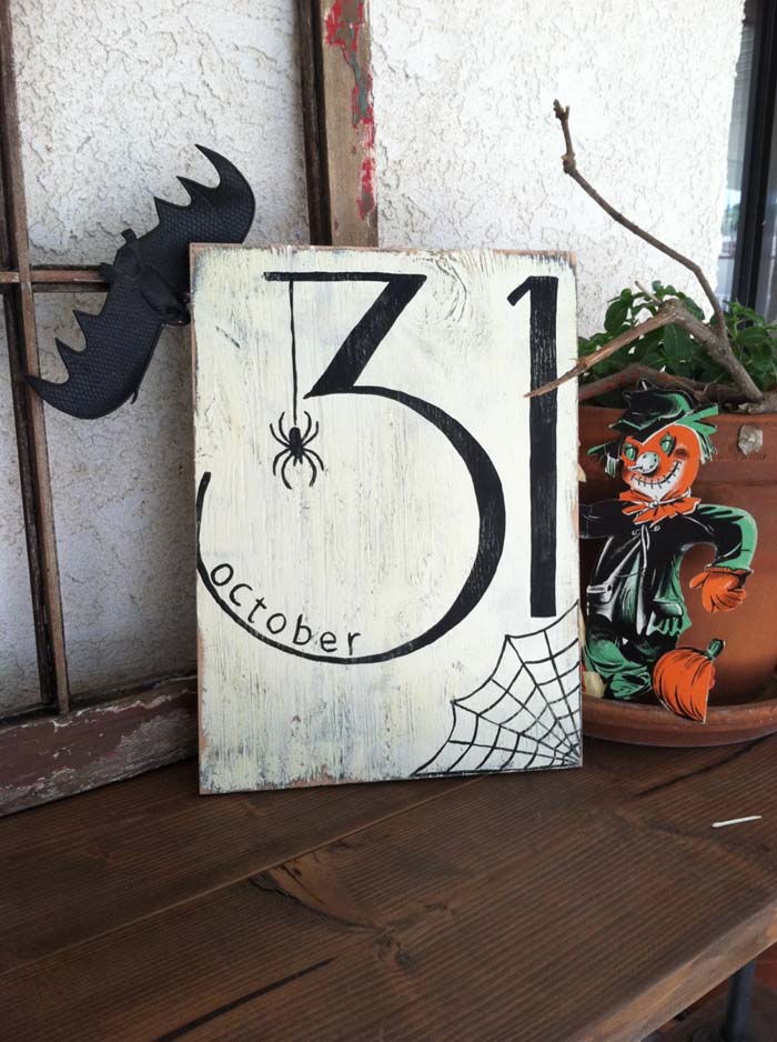 11. Halloween Date with Spider Sign #halloween #decor #decorhomeideas