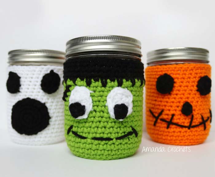 22. Halloween Mason Jars Wrapped in Knitted Decor #halloween #masonjar #crafts #decorhomeideas