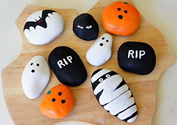 18. Halloween Rocks #halloween #crafts #kids #decorhomeideas