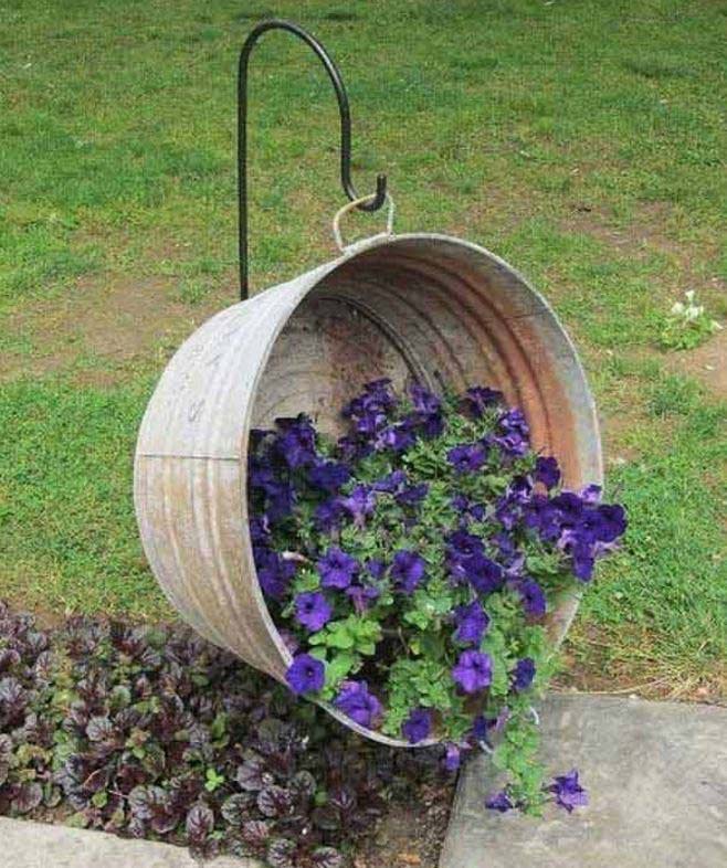 Hanging Galvanized Tub Planter #cheap #landscaping #decorhomeideas