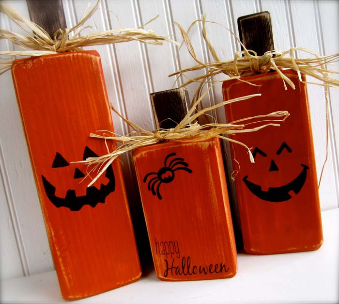 14. Happy Halloween Wooden Pumpkins #halloween #decor #decorhomeideas