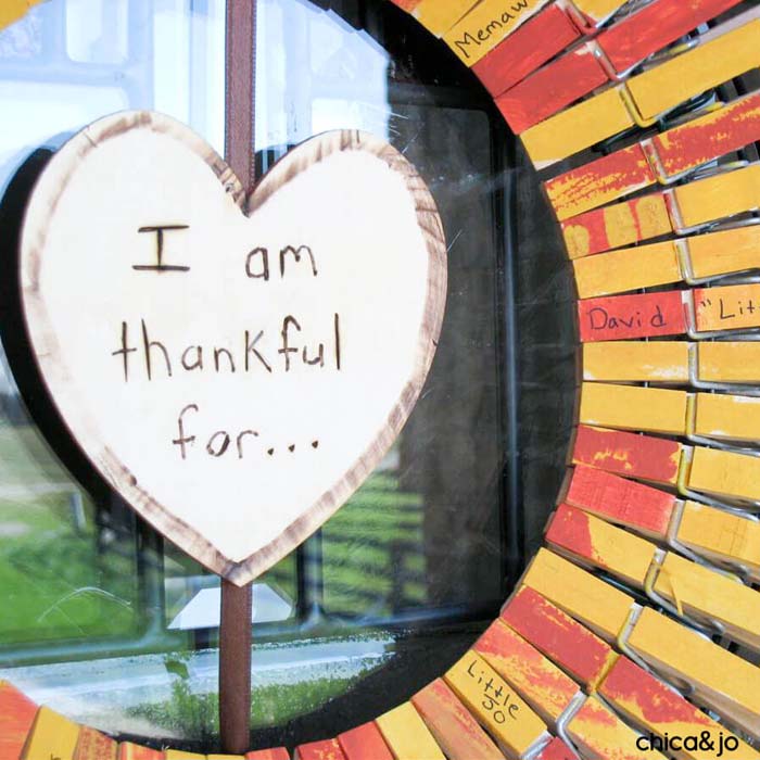 20. I Am Thankful For Clothespin Wreath #thanksgiving #decor #decorhomeideas