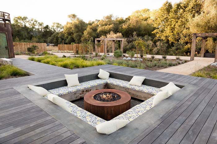 14. Landscaped Backyard with Sunken Deck Fire Pit #sunken #firepit #decorhomeideas