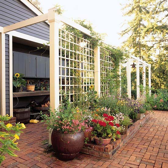 Lattice Privacy Screen on a Budget #cheap #landscaping #decorhomeideas