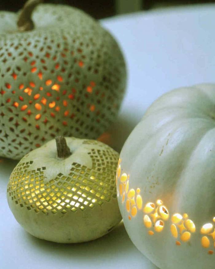 15. Make Fall Pumpkin Candles #cheapfalldecor #diy #decorhomeideas