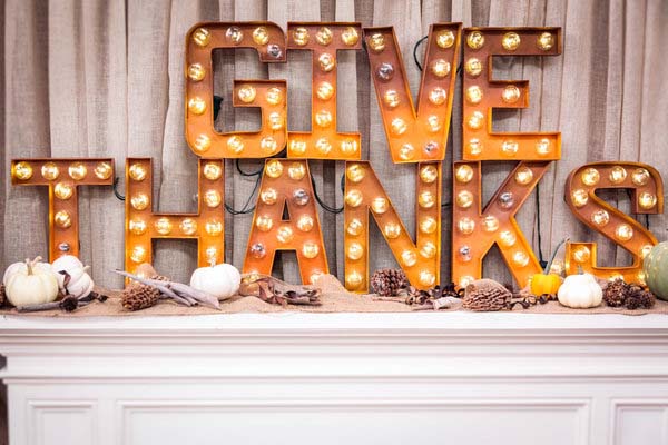 8. Marquee-style Mantle with Working Lights #thanksgiving #sign #decorhomeideas