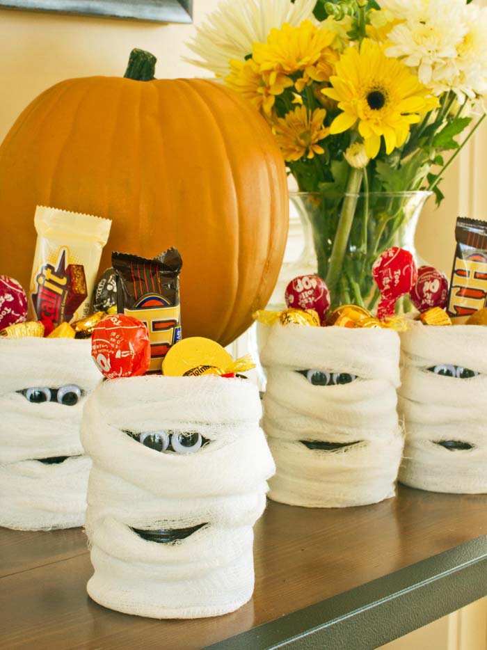 30. Mummy Candy Cans for Take-Home Treats #halloween #party #decor #decorhomeideas