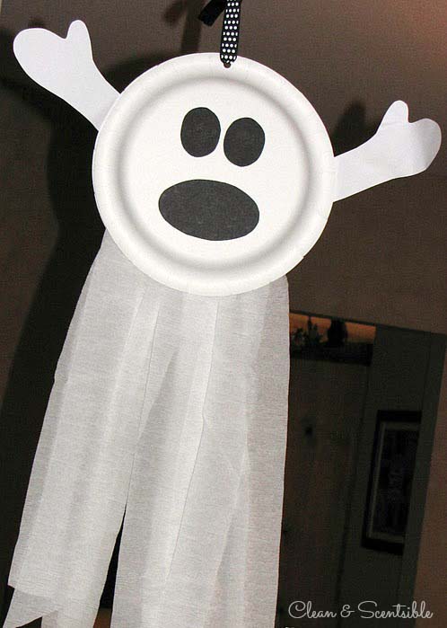 28. Paper Plate Ghost #halloween #crafts #kids #decorhomeideas