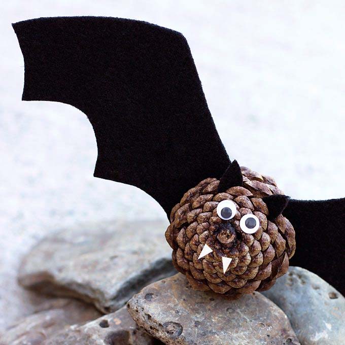 34. Pinecone Bat #halloween #crafts #kids #decorhomeideas