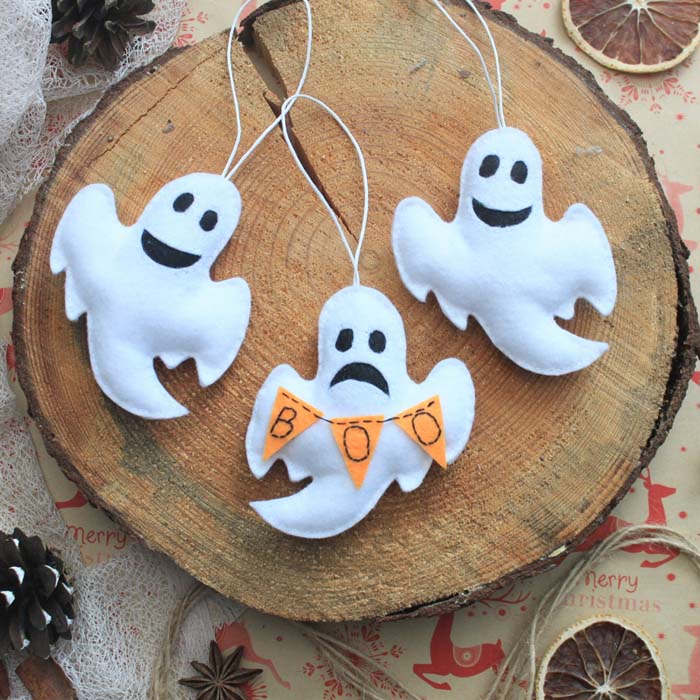 18. Plush Ghost Ornaments #halloween #decor #decorhomeideas