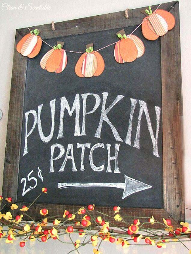 21. Pumpkin Bunting Over Seasonal Quote Chalkboard #cheapfalldecor #diy #decorhomeideas