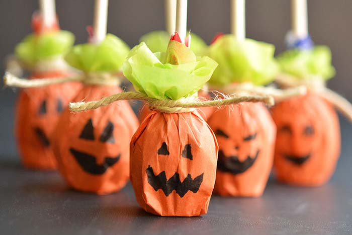 40. Pumpkin Lollipops #halloween #crafts #kids #decorhomeideas