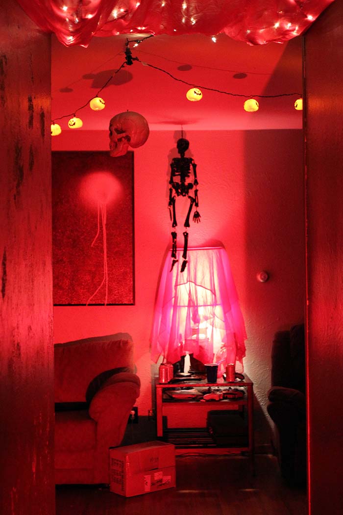 33. Red's the Color of This Season #halloween #party #decor #decorhomeideas