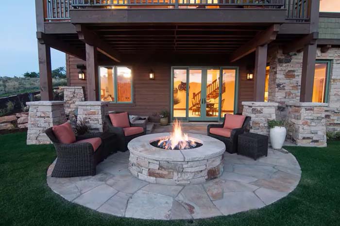 23. Round Fire Pit with Wicker Outdoor Furniture #firepit #seating #decorhomeideas