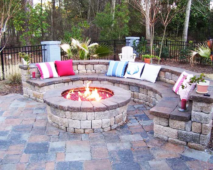 25. Rounded Stone Bench and Matching Fire Pit #firepit #seating #decorhomeideas